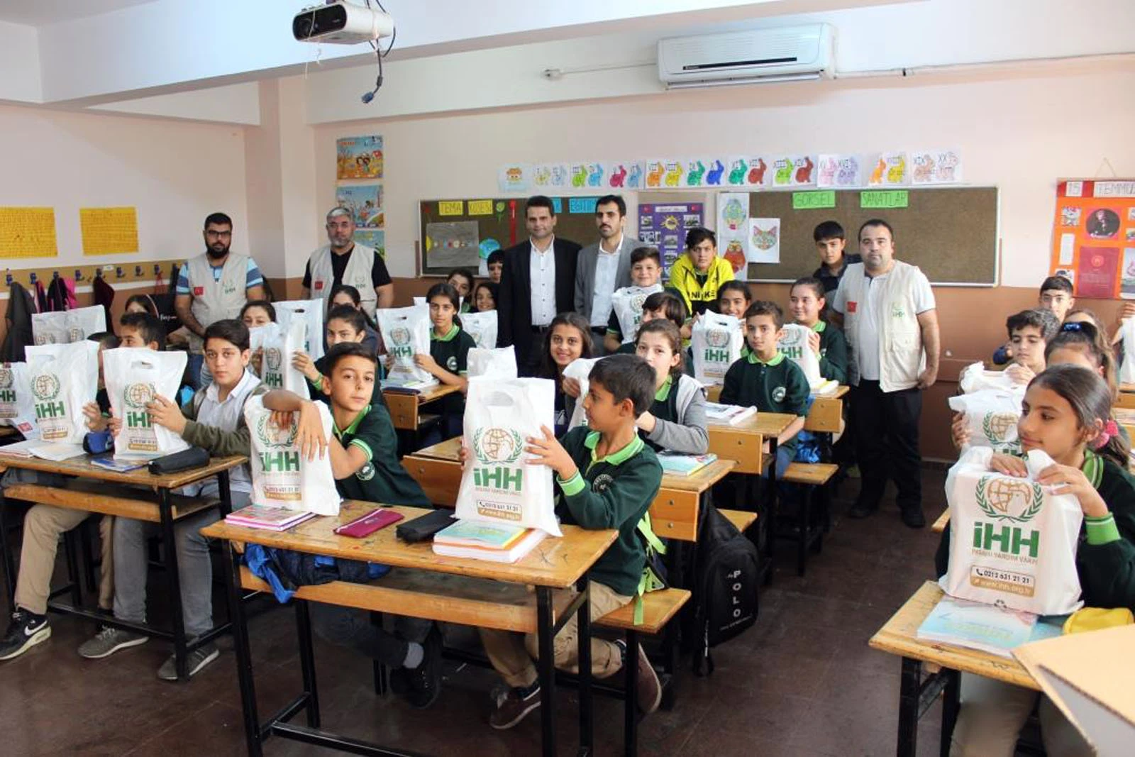 175 bin öğrenciye kitap desteği